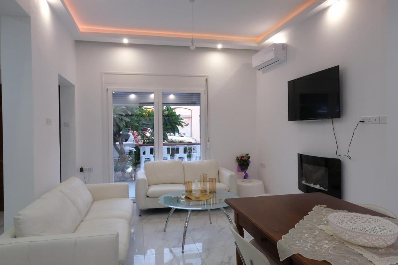 Luxury Fani House Next To Harbor Area With Jacuzzi Apartman Paphos Kültér fotó